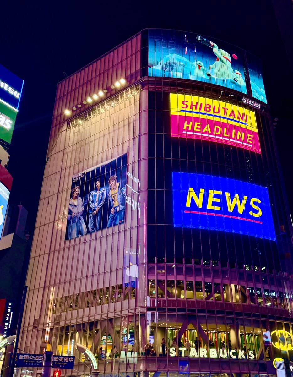 Na0oCo's tweet photo. 昨晩のスクランブル交差点。
Number_iの広告、渋谷の街にとけこんでました。 https://t.co/sn9LGFDcr7