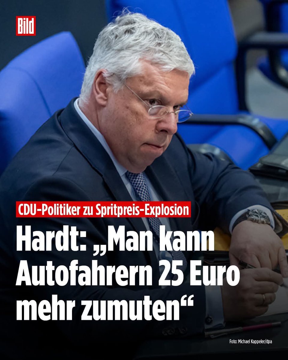 MathiasMarkert's tweet photo. WIEDER so ein Bundestag Abgeordneter, der sich verfassungswidrig verhält.
Also aha, wieder so ein Nazi Versteher, Ukraine Knecht, blaugelb Schwenker und Selenskyi Höschen im deutschen Bundestag.
Was dieser Typ sagt, ist krank, bösartig und verdorben bis ins letzte Loch.
Nach wir vor:
WEDER DE JURE NOCH DE FACTO haben wir eine Pflicht, ja noch nicht einmal das Recht, die Ukraine zu verteidigen und uns an Kriegshandlungen gegen Russland zu beteiligen. Keinerlei Pflicht moralischer Natur haben wir da. Wenn, dann um die Ukraine abzulehnen. Die ist nicht in der NATO und nicht in der EU und wir haben eher einen NATO Bündnisfall GEGEN die Ukraine wegen Nordstream 2. So sieht es aus. Fakt!!

Das haben wir einfach nicht. Eine Pflicht, an der Seite der Ukras zu stehen.

Die Ukraine ist ein korruptes Loch mit gelebter Nazi Verehrung, angeführt durch einen nicht gewählten Diktator, der einer gigantischen Umschlagsplattform für Waffen,- Drogen- und Menschenhandel vorsitzt.
Das ist bewiesen und unstrittig. 
Sein widerliches Geseier hier voller Sprechdurchfall und Verbalmüll widerspricht auch in jeder Silbe den Vorgaben des Grundgesetzes, das eine Friedenspflicht für uns alles vorsieht.
Und gerade die CDU hat noch KEINEN EINZIGEN Versuch eines friedlichen und diplomatischen Lösungsversuchs dieses Krieges unternommen.
Als auch hier handeln Merz und Co. EINDEUTIG verfassungswidrig.
Was dieser Typ hier sagt, lehne ich komplett ab und sage, er verhält sich damit grundgesetzwidrig und strafrechtlich relevant.
Hier andere GG Verstöße "unserer" Regierung:
Das Volk ist der Chef! Vielen Dank an alle, die mitmachen und inhaltlicher Nachtrag Nummer 1 zur Petition, Verstöße gegen das Grundgesetz:
https://t.co/EwgYDeig7F