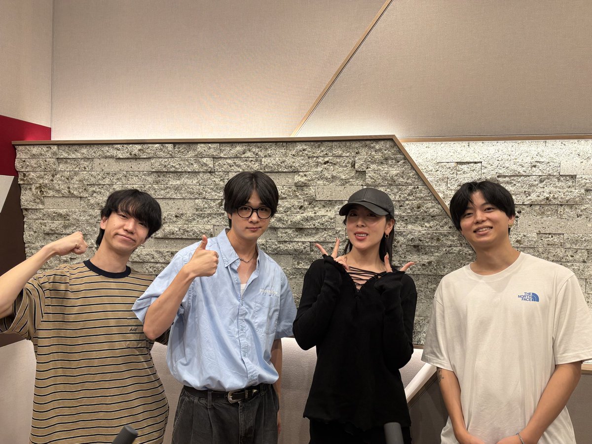 FEELTHEMUSIC_PR's tweet photo. 本日22時〜放送
“ƑEEL ƬHE MUSƖƇ”
本日のゲストは
#月と徒花 の皆さん🔥*
🗣️バイラルヒット中の"熱り"について
🗣️SNSで好きを伝えられるように
🗣️カラオケの18番🎤
#Laco との意外な共通点が👀❔
📻
https://t.co/P1o17xXPAA
@adahana0717
#フィルミュ #FMヨコハマ https://t.co/9pYnqR1LQV