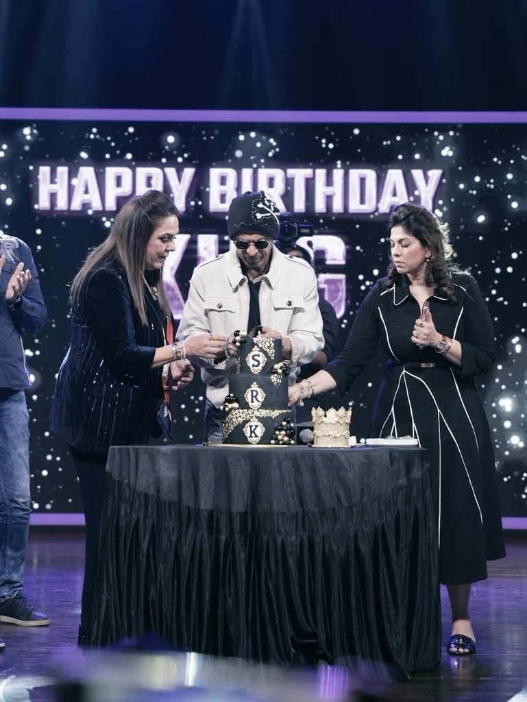 Ind_RAM_'s tweet photo. Happy Birthday to you @veerpratapx brother.🎂🥳🎉🫂
May Mahadev ji always shower you with endless love, happiness, good health, success, peace and prosperity.✨💫
Enjoy your special day surrounded by love, laughter, and blessings.🎁🤗
#ShahRukhKhan #SRK #King #ItsKingTime https://t.co/fIrLMz98MW