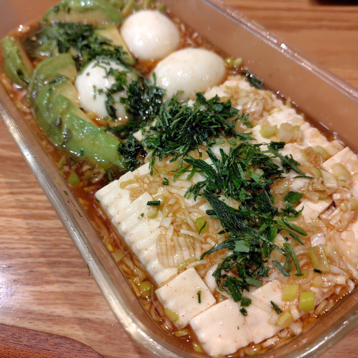 sachi5mot's tweet photo. 昨日のカレーうどんは胃腸への負担が重かったらしく😂
夜はインスタで検索した漬け豆腐、卵、アボカドを作りました😌

#おうちごはん https://t.co/kcKn7qv5gt