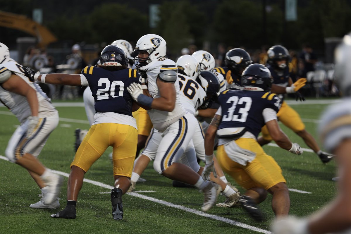 bobbossart's tweet photo. I'm not sure who to thank for these on-field captures of @willbossart during a tough match against PCC, but THANK YOU https://t.co/NZBCdxVCFd