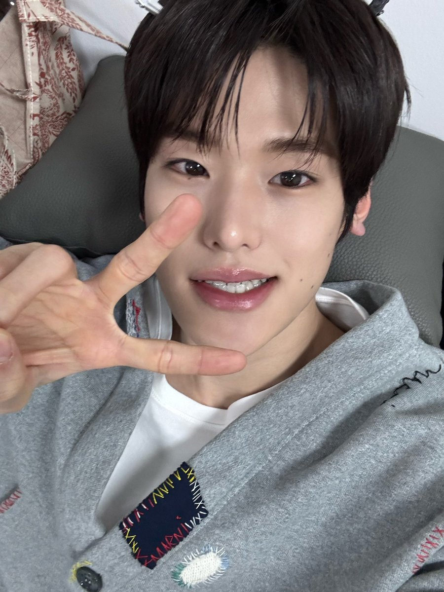 sozz1ee's tweet photo. 검은 머리 소희…… 
그리워지기 시작함 https://t.co/F5hvQQnQGv