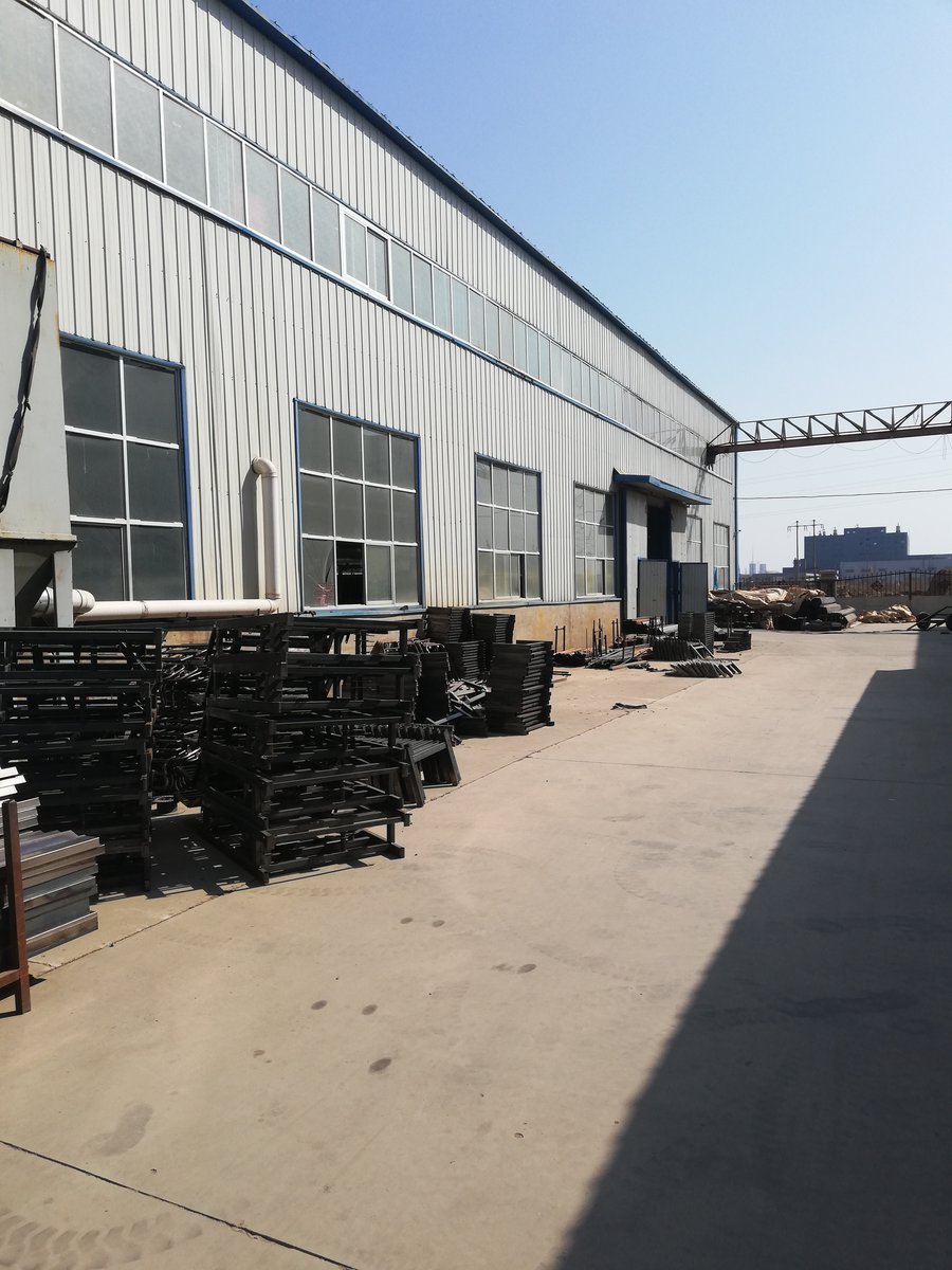 EryouMedical's tweet photo. ✨Our factory exterior with stocked nursing bed frames. Large‑scale production ensures fast lead times and stable supply for global buyers.
#fyp #eryou #MedicalBedFactory #MassProduction https://t.co/hJzm69mCTS