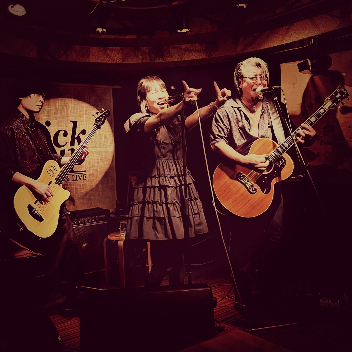 TequilaC76751's tweet photo. 2026.9.25(金) 萬屋学人presents「音満同心」Acoustic voj.16 @祇園Pick up
テツオロック&amp;Kyousei with 綾姫で参加させていただきました♬
やはり萬屋さんのイベントはいつも最高にオモロい😆👍
Thank You Rock'n Roll⚡️ https://t.co/2SPbUCJbrX