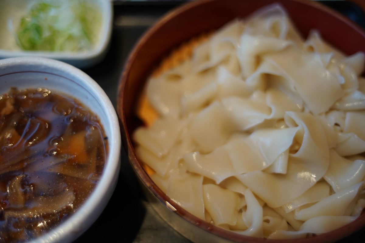 nakaterun's tweet photo. 東京から談合坂SAまで行ってUターンして東京に戻って再び談合坂まで戻ってきたお昼ごはんです。ほうとうつけ麺が美味しいです。 https://t.co/tQm8bAdSJC