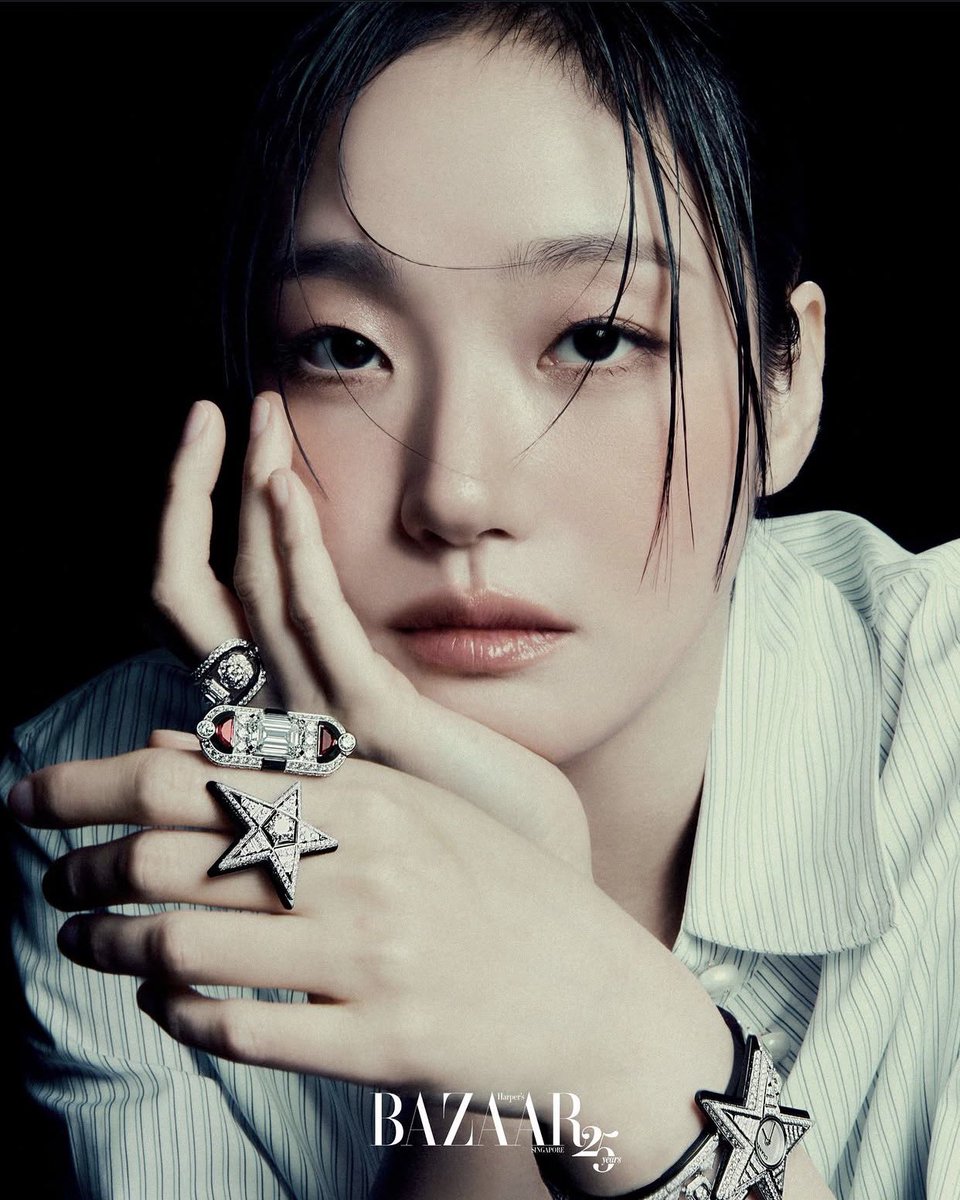 fiorestale's tweet photo. Kim Goeun X Chanel for Harper’s Bazaar Singapore ✨ https://t.co/Y5TmeoPmcW