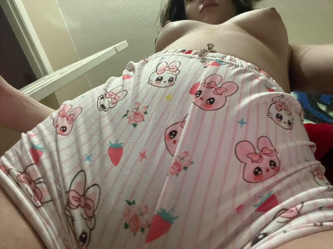 Elizabethhpmb's tweet photo. Need some dick in the 330 area #cle #216meetups #216freaks #akron #canton #ohio #horny #freaks #dick #ebony #pyt https://t.co/qD3jopssUl