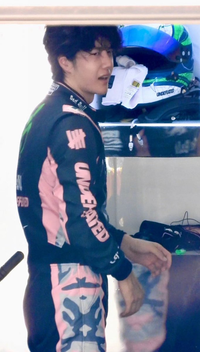 notyourcherie85's tweet photo. เชื่อยังว่าวันนี้ป๊าเค้าอารมณ์ดี 5555555555555 หล่อชิบเป๋ง ปกติถ้าเรซนี่พยายามไม่โฟกัสหน้า อยากเต็มที่กะเพอฟอมตามที่ฮีบอก แต่อันนี้ไม่ไหวจิง หล่อ ยิ่งทะเล้นยิ่งหล่อ ฮือออออ🫠🫠🫠🫠🫠🫠 https://t.co/zsuWgoA3ha