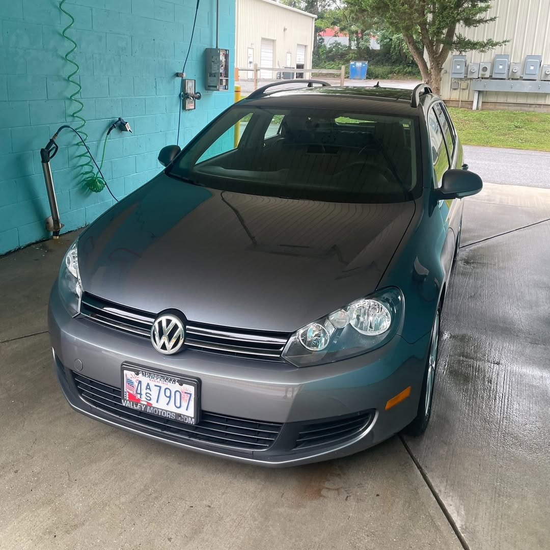 CorpangerM's tweet photo. Katherine scheduled detailing for her Buick Enclave and Volkswagen Jetta with Gary. Our free pickup and delivery let both vehicles be cleaned at once. https://t.co/p6OsULdWyc