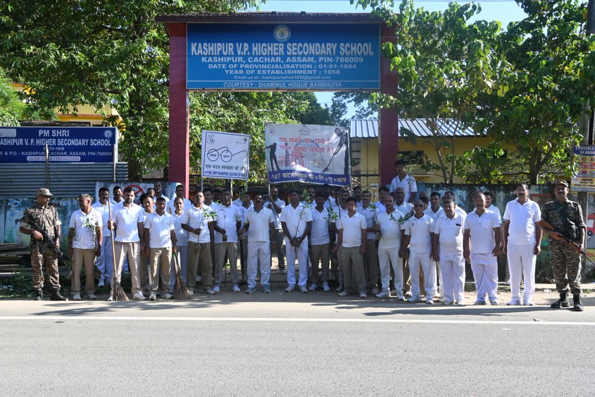 147BNCRPF's tweet photo. "Swachhata Mein Sahbhag: Swachh Bharat, Viksit Bharat – 26 "
On 26 September 2026, 147 Bn CRPF organized a cleanliness and plantation drive @ Kashipur V.P. Higher Secondary School.
@crpfindia
@HMOIndia
@PIBHomeAffairs
@PMOIndia 
@swachhbharat
@MoHUA_India
@MoJSDDWS 
@swachhbharat https://t.co/F5ju4b3jzI