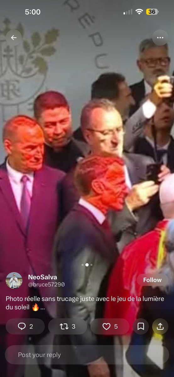 Resistance_SM's tweet photo. 🇫🇷🙏✝️😳 COÏNCIDENCE NON
La venue de Sa Sainteté le pape Léon XIV a répandu une lumière sur toute la France. Lors de la rencontre à l’Élysée, le soleil a transpercé le lieu de façon naturelle, sans aucun trucage ni intelligence artificielle : un jeu de lumière brut a fait ressortir des contrastes saisissants sur les visages, révélant ce que certains voient comme le vrai visage de NORCAM=MACRON=DÉMON. Pour ceux qui y voient un signe, tout ce que le pays traverse prend alors tout son sens, et le chaos annoncé n’aurait rien d’un hasard.

La vidéo correspond à l’accueil officiel du pape Léon XIV au Palais de l’Élysée, le vendredi 25 septembre 2026, dans la cour d’honneur. On y voit les gardes républicains, le tapis rouge, le pape en soutane blanche et mosette rouge, Emmanuel Macron et les invités. Le soleil frappe fort depuis un côté de la cour, ce qui crée ces contrastes de lumière très marqués sur les visages et les vêtements.  Lieu officiel de la République, en extérieur, sous la lumière naturelle du soleil de Paris ce jour-là.
