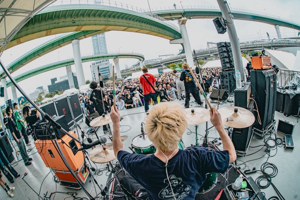leodrat's tweet photo. 【 LEOFES 2026 レポート 】
RAINCOVER @RAINCOVER_kyoto
「俺がイェーって言ったらイェーって言え!」
野外もライブハウスもいつも通り。
RAINCOVERの遊び方は自由。
辻出、なんかいつもより笑顔多くなかった??
司
📸 @tani1047ri
#レオフェス速報 #LEOFES2026 https://t.co/CFXd1ZNVvg