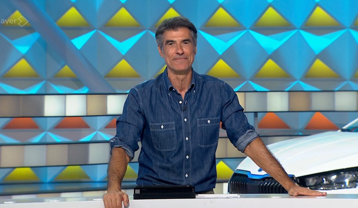 atresmediacom's tweet photo. #Audiencias |  

🏅 @LaRuletaSuerte es LÍDER (22,5%) y el PROGRAMA más visto de la TV con +1,5M de seguidores de media y logra el #MinutoDeOro 

🏆 El programa presentado por Jorge Fernández cierra su MEJOR SEMANA DEL AÑO con un impresionante 22,6%

🏅 Le sigue @PasapalabraA3 , LÍDER (17,2%) con 1,3M de seguidores de media 

🏆Alcanzan 3M y 2,4M de espectadores únicos respectivamente