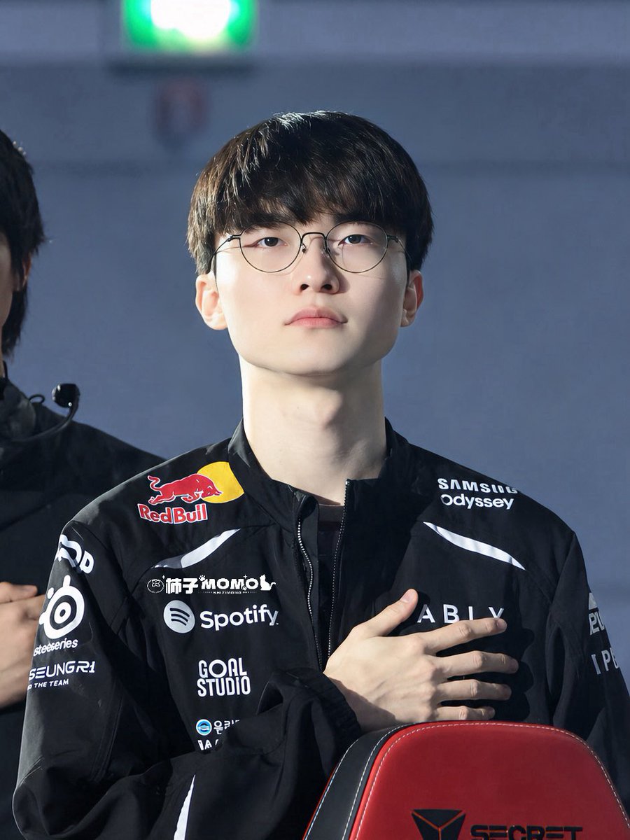 persimmons0sz's tweet photo. 严肃赫 #페이커 #이상혁 #Faker https://t.co/hOJmKY0fd7