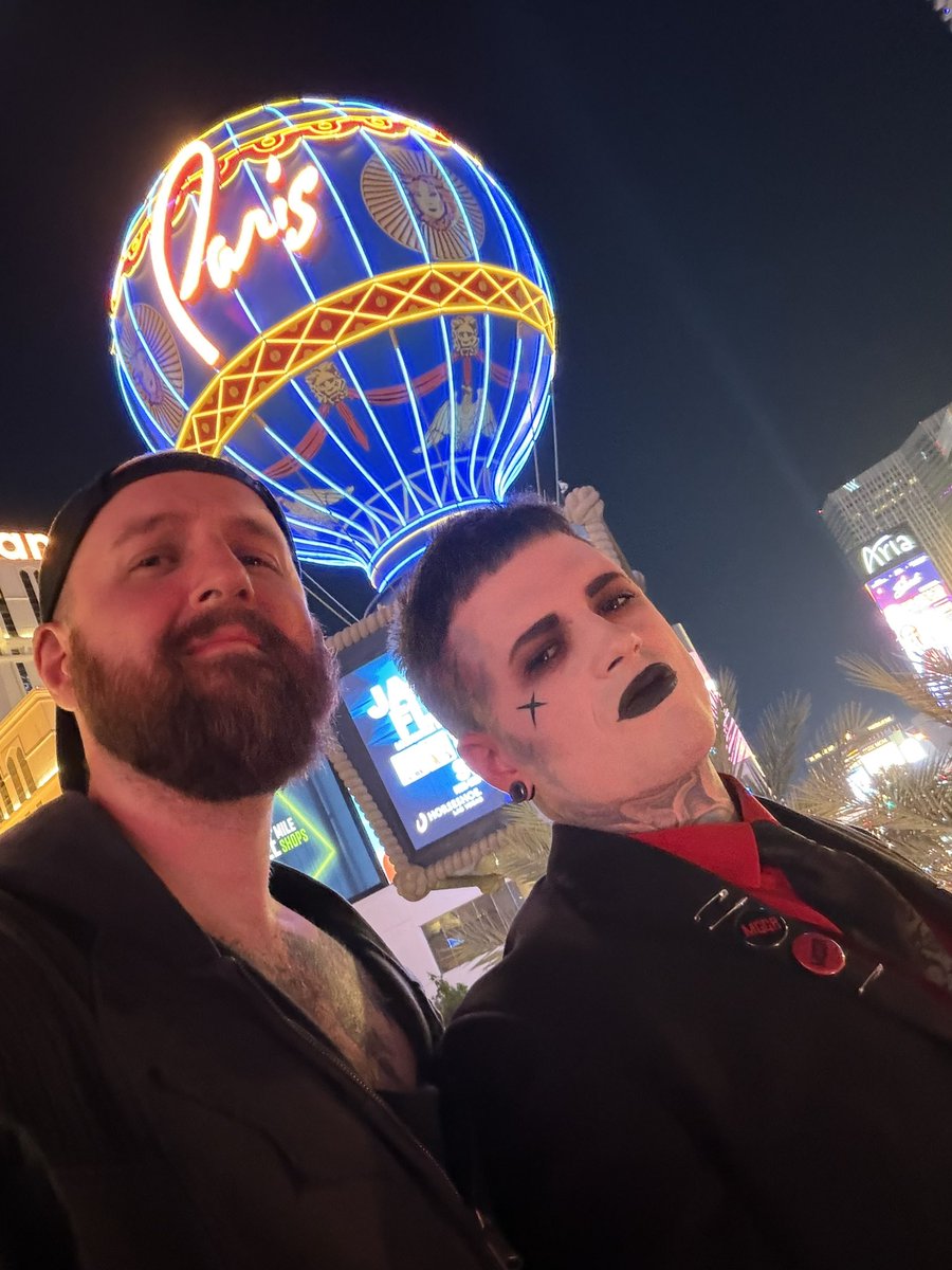Tectone's tweet photo. Who’s in Paris? https://t.co/m6uOmhrLF0