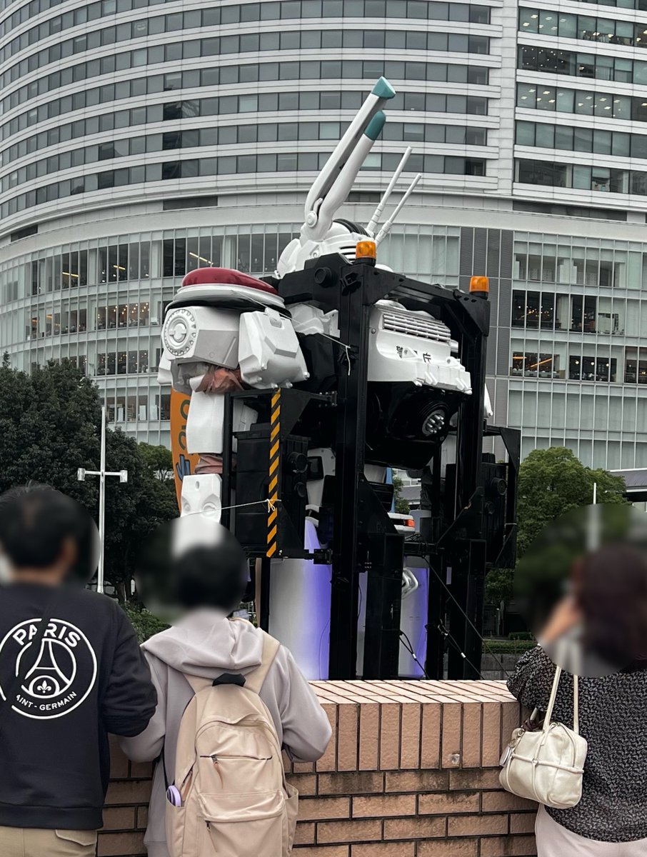 WANIGUNNSOU's tweet photo. 通りすがりの人達が「警察ってこういうの持ってるんだね〜」とイングラムを物珍しげに見てる光景からしか得られない栄養素があります。 https://t.co/EfonovDPvX
