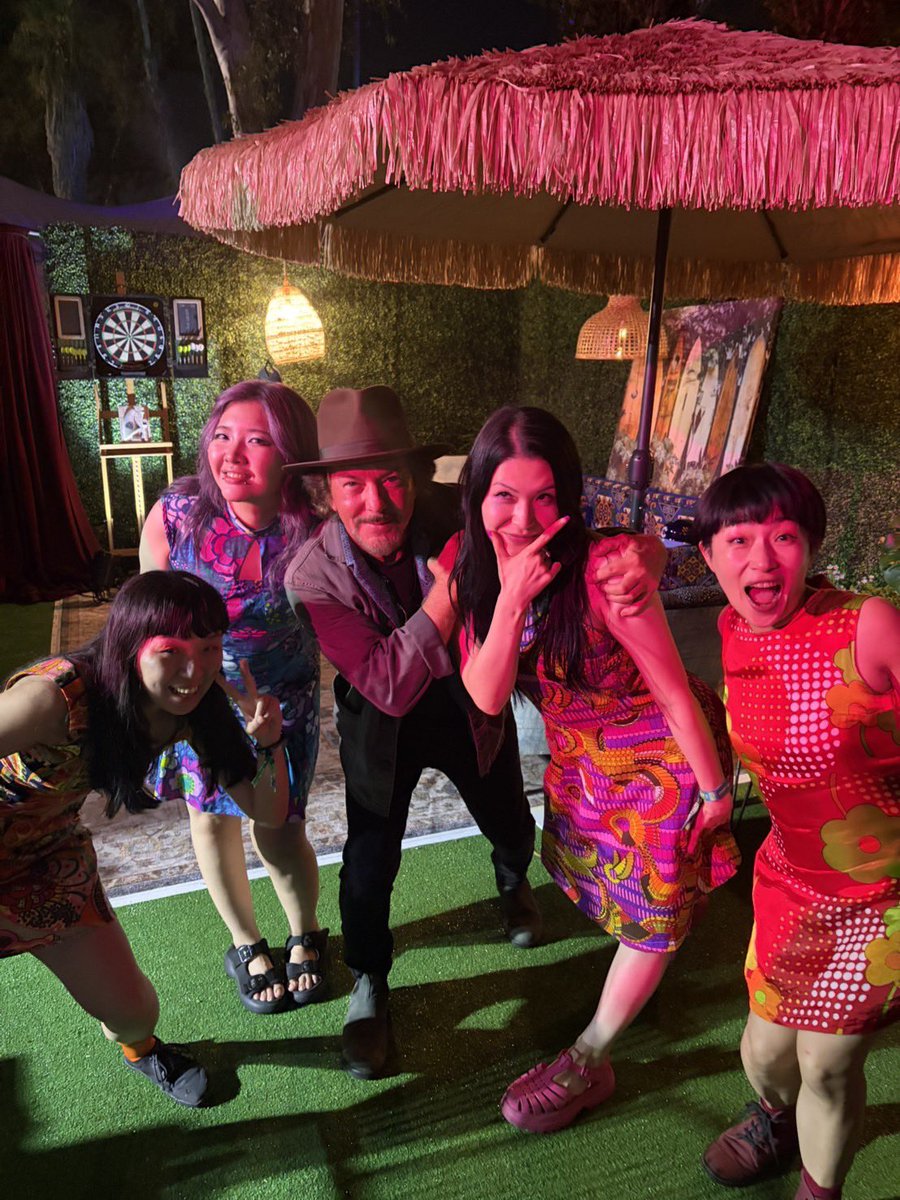 accorinrin's tweet photo. ライブえぐすぎて曲かっこよすぎて歌声天下一品突き抜けすぎてて遅ればせながらエディーヴェダー、パールジャムの大ファンになりました(遅すぎる！！！！！！)
日本でたまたま出会って、即カリフォルニアまで呼んでくれたんありがたすぎる！！！本当にありがとうございました！！！！ https://t.co/S34rVBScJT