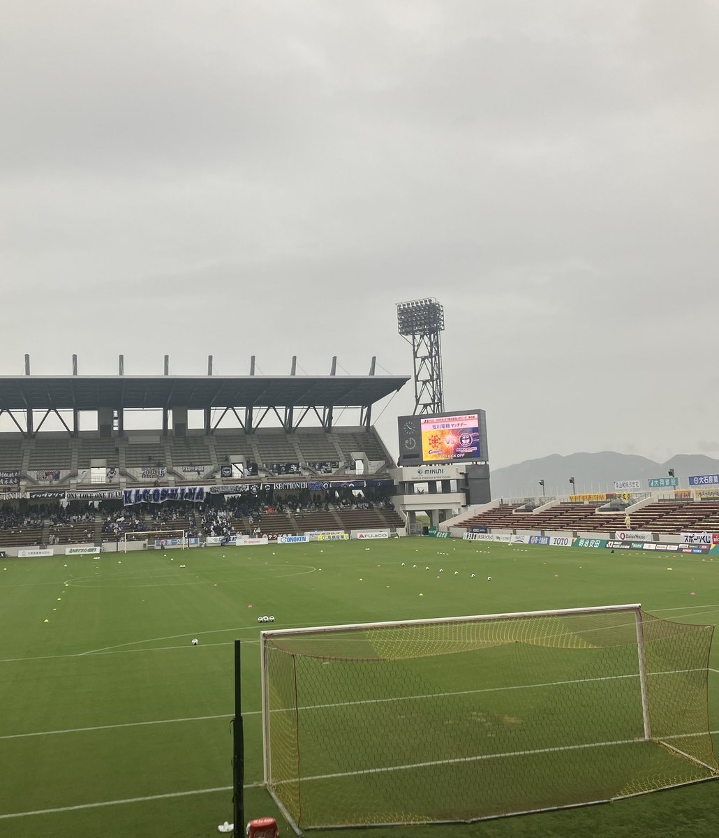 b_platoon's tweet photo. 今日ここから。
屋根があるありがたさよ、です。
県リーグ戦でこの天候なら、滝行になってました。 https://t.co/dYyfrxZFiz