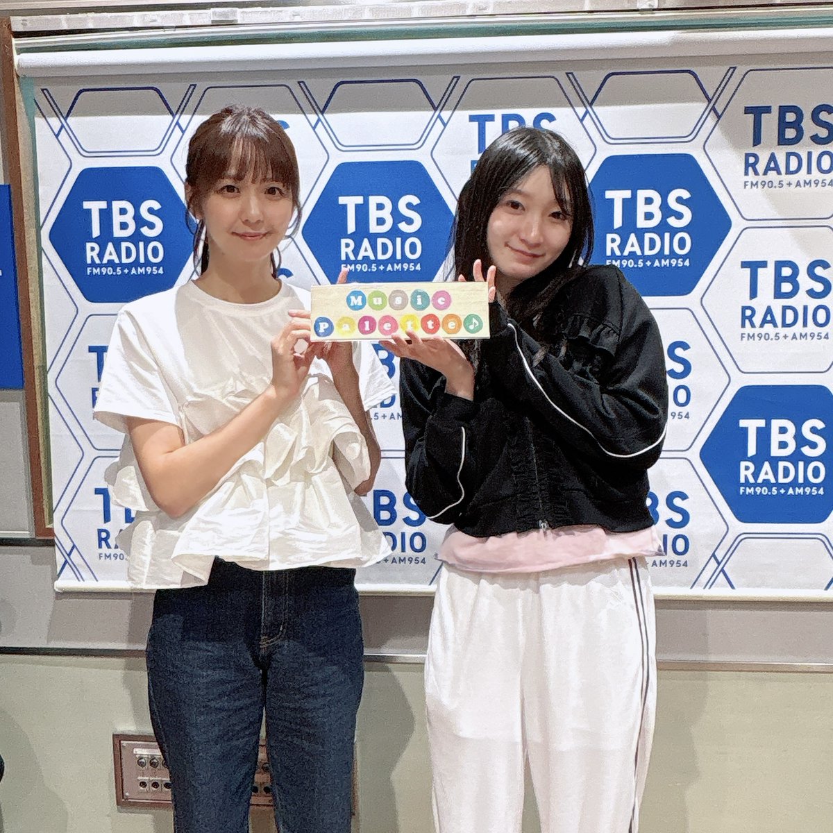 PaletteTbs's tweet photo. 明日の【Music Palette♪】は…🎵🎨
🩷#宮崎由加🩷 おかえりなさい‼️SP✨
1年ちょっとぶりに番組に戻ってきます🎤
今回は #宮崎由加&amp; #宮本佳林 の二人で1時間トーク🩷💜

【Juice＝Juice #松永里愛 のMIX=Juice🧃】
🎙️今月のパートナー #石山咲良 さん🌸

ぜひお聴きください〜🎵
#mパレット https://t.co/oogtcC6jBo