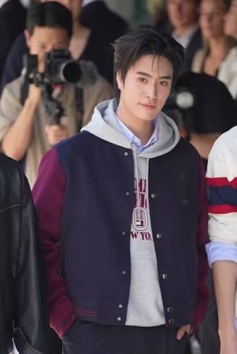 IconicRankings's tweet photo. Asian stars who made headlines at NYFW SS27 ✨
👜 Coach: Soyeon, Nanon Korapat, Love Pattranite, KiiiKiii
🗽 Tommy Hilfiger: Jisoo, Gemini Norawit, Phuwin Tangsakyuen, Fourth Nattawat
🖤 COS: Park Gyu-young, Kun Cai, Heart Evangelista, Mew, Faouzia Ouihya,
💃 Tory Burch: Priyanka Kedia, Alex Eala, Miku Martineau
(Source: Grazia Singapore)