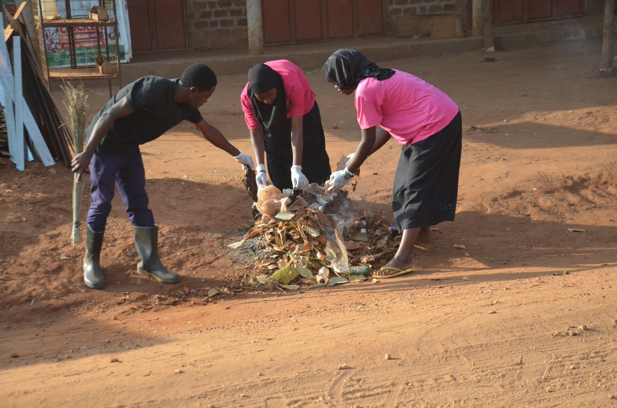 LuweroDistrict2's tweet photo. Wakataayi Senior Secondary School Joins Zirobwe community in National Cleaning Day Activities
They cleaned public areas and promoted healthier, safer, and cleaner community.
Clean community, healthy community. NationalCleaningDay #Zirobwe #Luwero #WakataayiSS #KeepUgandaClean https://t.co/hQ2g3Dh7we