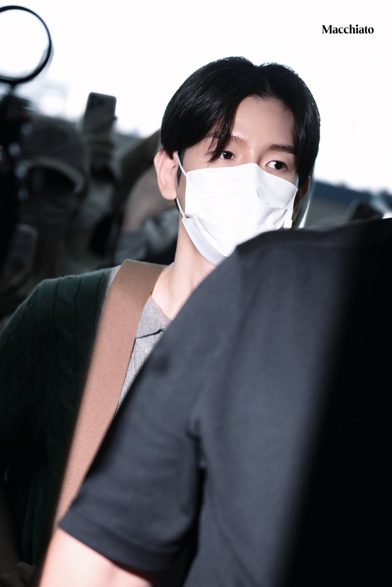 Macchiato_bh's tweet photo. 260926 🇰🇷 ICN✈️

#백현 #BAEKHYUN #ベッキョン 
@B_hundred_Hyun 
@BAEKHYUN_INB100 https://t.co/ISM0NGXweP