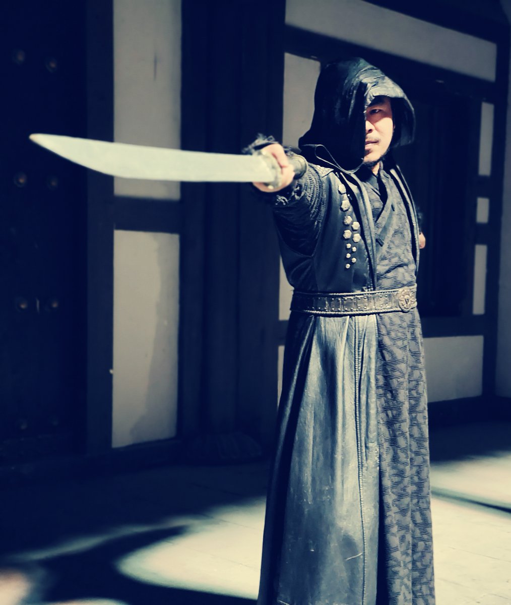 cuteo309224's tweet photo. In the name of justice, I, the才枷侠, stand guard—breaking the chains of injustice to light the dark alleys of the world. https://t.co/RLJFs6Klc4