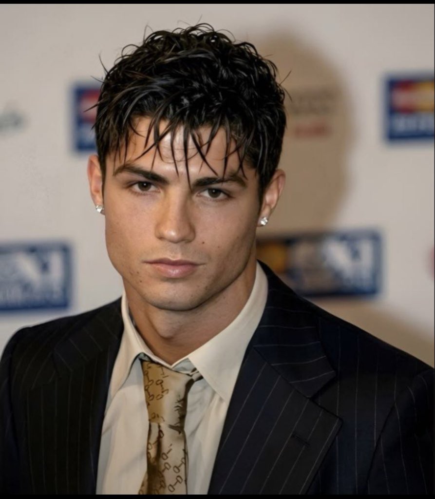 theyfwoc's tweet photo. Prime Messi               Or            Prime Ronaldo https://t.co/mvT98TRIgw