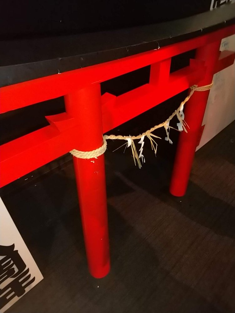 yama_arac's tweet photo. お祭り要素の輪投げがありました。
#V大祭
#17LIVE
いくらでも近付けます。はずれてもスタッフさんが知らんぷりしてくれます。近接投擲でキーホルダーを獲得。定位置から投げて3個でビンゴした達人がいました。特別賞をあげていいと思う。 https://t.co/WMHtTIuQU7