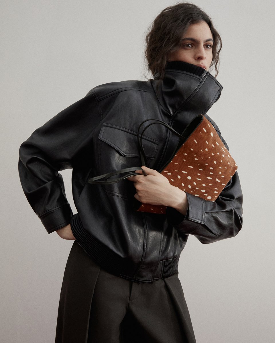 Mango's tweet photo. Brown is doing the most this season 🤎 From faux leather to timeless tailoring, consider every shade invited. Discover the collection at https://t.co/ehqWUyVZNz https://t.co/itxygkl0ct