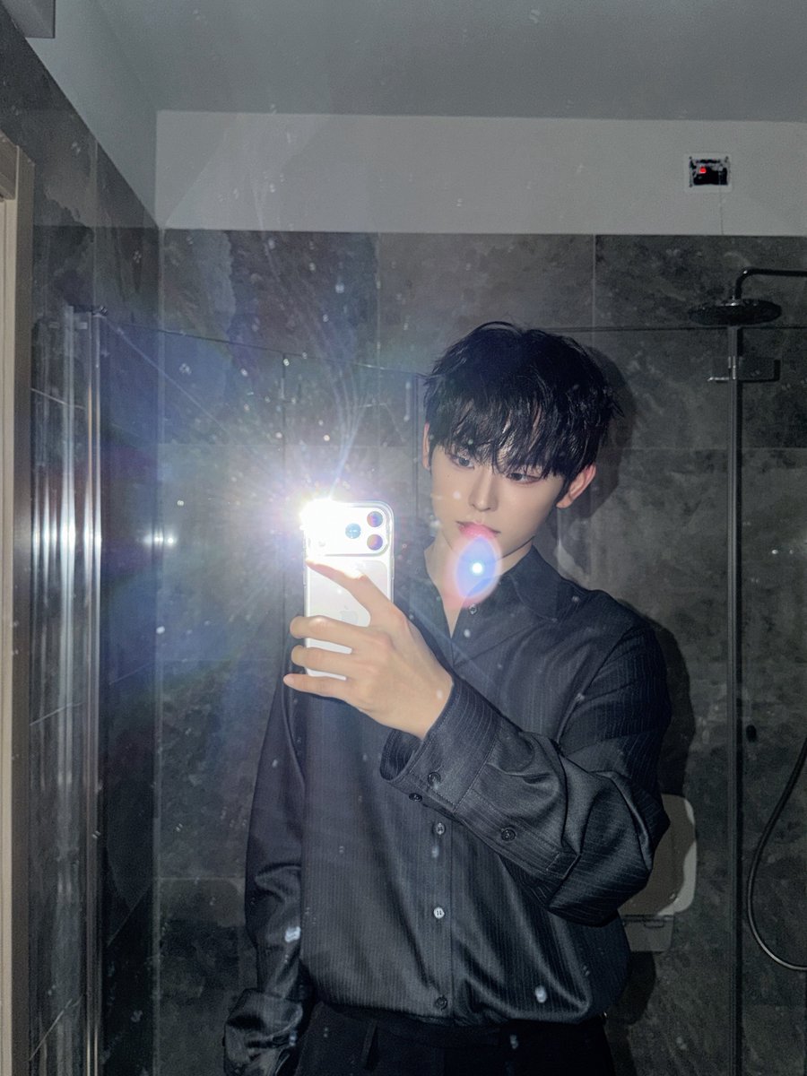 KEYVITUP_inkode's tweet photo. [#태환]

NOIR MILANO🖤

#TEAHWAN 
#KEYVITUP #KVP #키빗업 https://t.co/307dcGYeQq