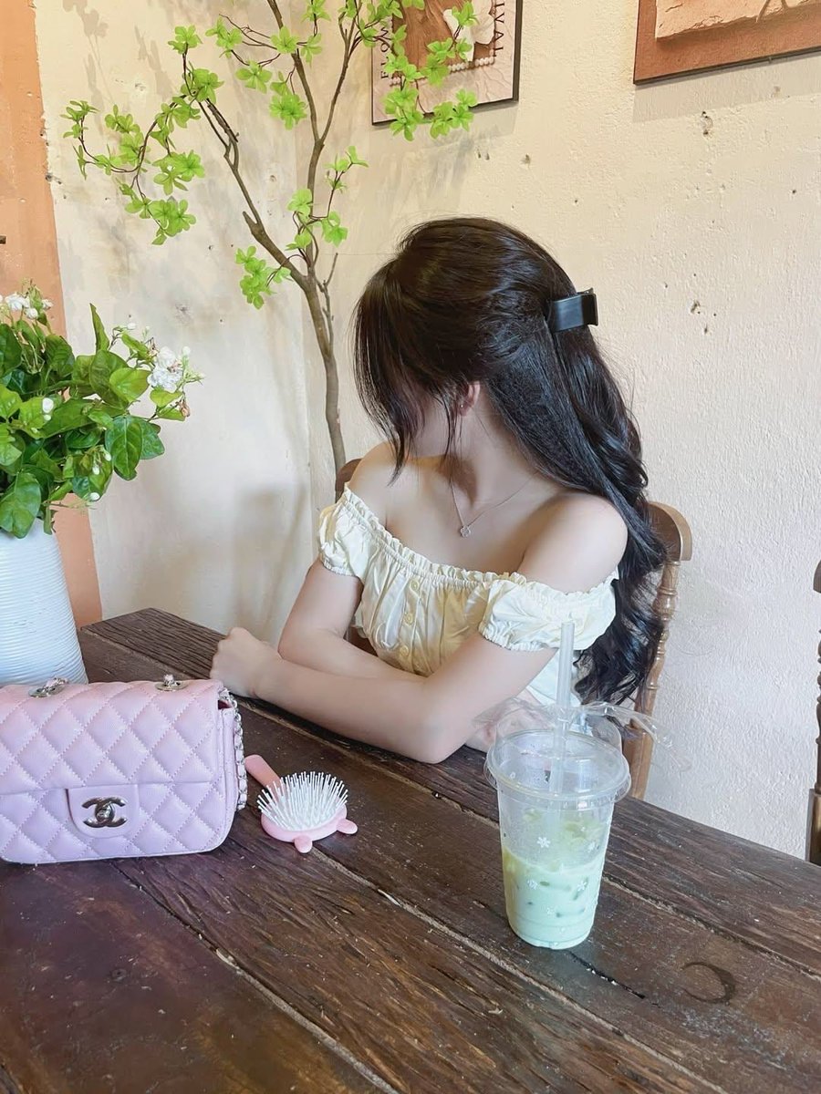 KayleenBol3d's tweet photo. 💄 ขอป้ายยาตัวที่ช่วงนี้หยิบใช้ทุกเช้า เนื้อดี
🫧 กันแดดเนื้อซูเฟล่ สัมผัสนุ่ม เกลี่ยง่าย และคุมมันนาน 💄
💋 เกลี่ยง่ายและไม่ต้องลงแรงเยอะ เนื้อค่อนข้างเบา เหมาะกับคนที่ชอบขั้นตอนดูแลง่ายๆ

ลายยย : nesssese   

#รับงานเ���ียงใหม่ 
#เชียงใหม่
#สาวสองเชียงใหม่
รับงานเชียงใหม่ https://t.co/WAi8jbaQbN