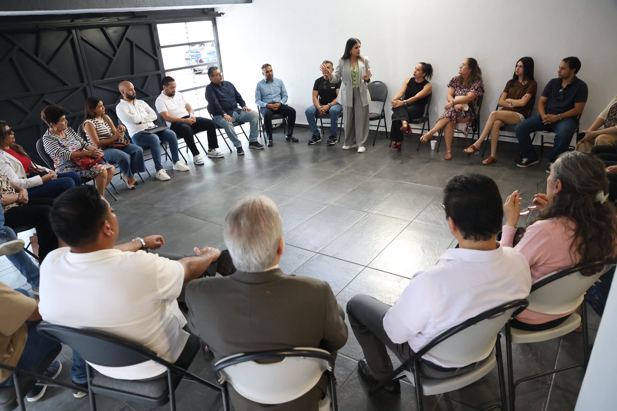 isauraamadorn's tweet photo. Tuve la oportunidad de reunirme con vecinas y vecinos de la colonia Tepeyac Casino para escuchar de primera mano sus inquietudes, necesidades y propuestas. 🏡

Para mí, estar cerca de la ciudadanía significa eso: caminar las colonias, escuchar y mantener un diálogo constante con quienes viven día a día la realidad de nuestra ciudad.