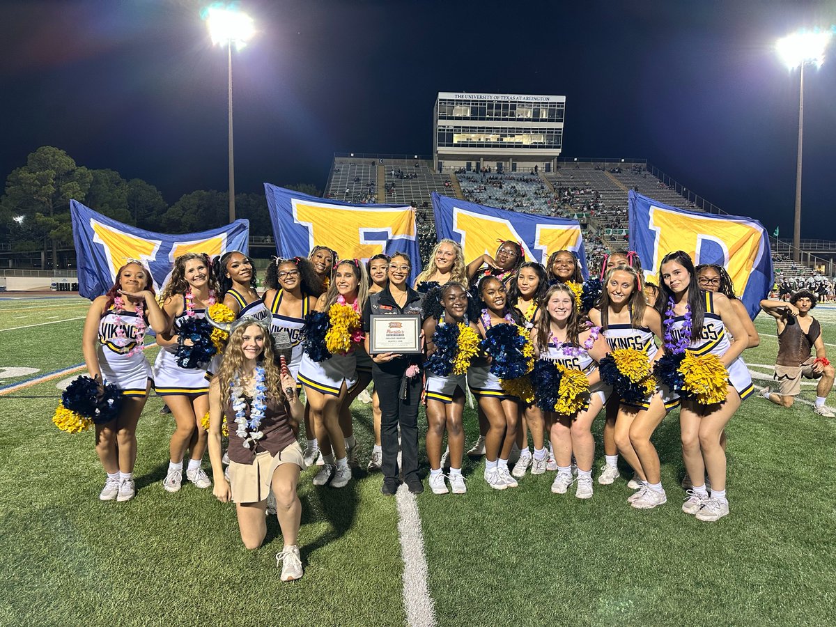 AmericanRivalry's tweet photo. Tonight's Portillos challenge winner is the @lamarvikings !! 🔥🌭 Congratulations! #VFND 💪

Be sure to stop by the Portillo's Beef Bus and grab a bite to cap off a great night under the lights! #FRYDAY 

#weknowfridaynights #ArlingtonLamarGARS @portilloshotdog https://t.co/YE6we5vZ1m