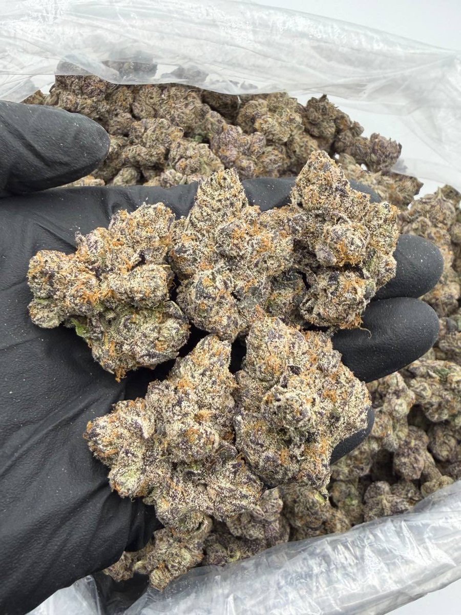 GoldenSgreens's tweet photo. Strawberry peelz 
$950- 🚢 https://t.co/EyvB90YeSE