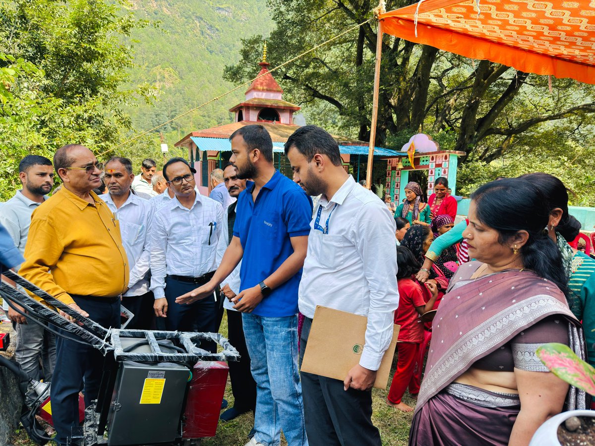 ajitkrbgp's tweet photo. 🌾 उत्तरकाशी | Uttarkashi
NABARD-supported Women Farmer Drudgery Reduction Farm Mechanization Project में @stepupify  के Battery-Operated Multi Utility Farming Tool &amp; Brush Cutter का showcase &amp; inauguration.
महिला किसानों के लिए आसान, स्वच्छ एवं कम-ड्रजरी वाली खेती। ⚡🌱 https://t.co/95Ecmd3wwr