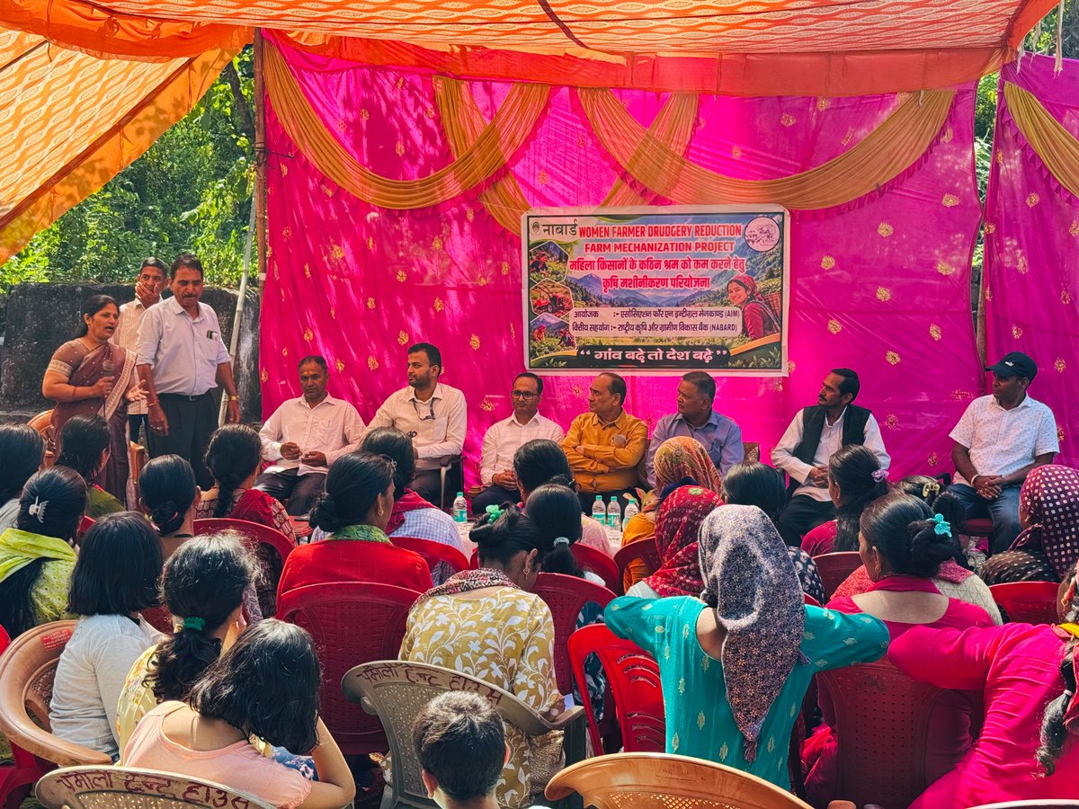 ajitkrbgp's tweet photo. 🌾 उत्तरकाशी | Uttarkashi
NABARD-supported Women Farmer Drudgery Reduction Farm Mechanization Project में @stepupify  के Battery-Operated Multi Utility Farming Tool &amp; Brush Cutter का showcase &amp; inauguration.
महिला किसानों के लिए आसान, स्वच्छ एवं कम-ड्रजरी वाली खेती। ⚡🌱 https://t.co/95Ecmd3wwr
