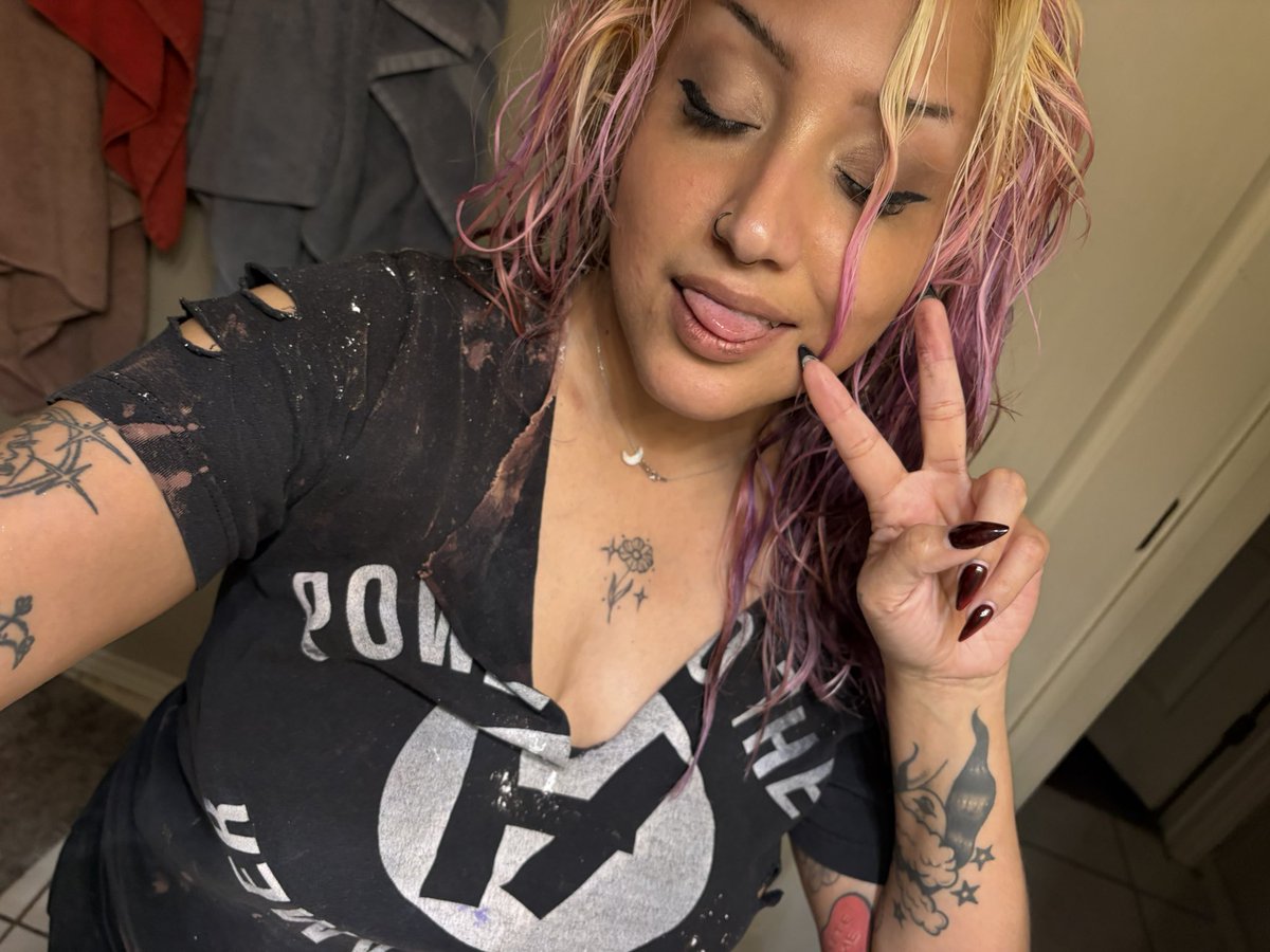 _ghostiebaby's tweet photo. Guys I did a thing (cut bleached and dyed myself) https://t.co/NF61ZBzBF6