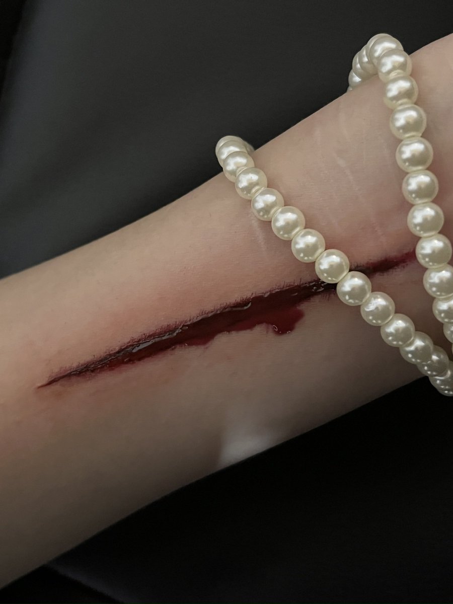 gojowk's tweet photo. sirbe para manipular a alguien o ne #sfxmakeup https://t.co/PPZPLMaSRf