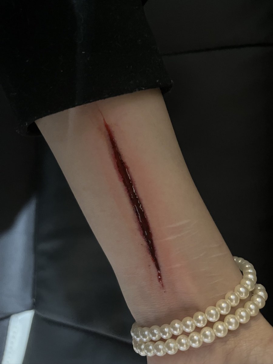 gojowk's tweet photo. sirbe para manipular a alguien o ne #sfxmakeup https://t.co/PPZPLMaSRf