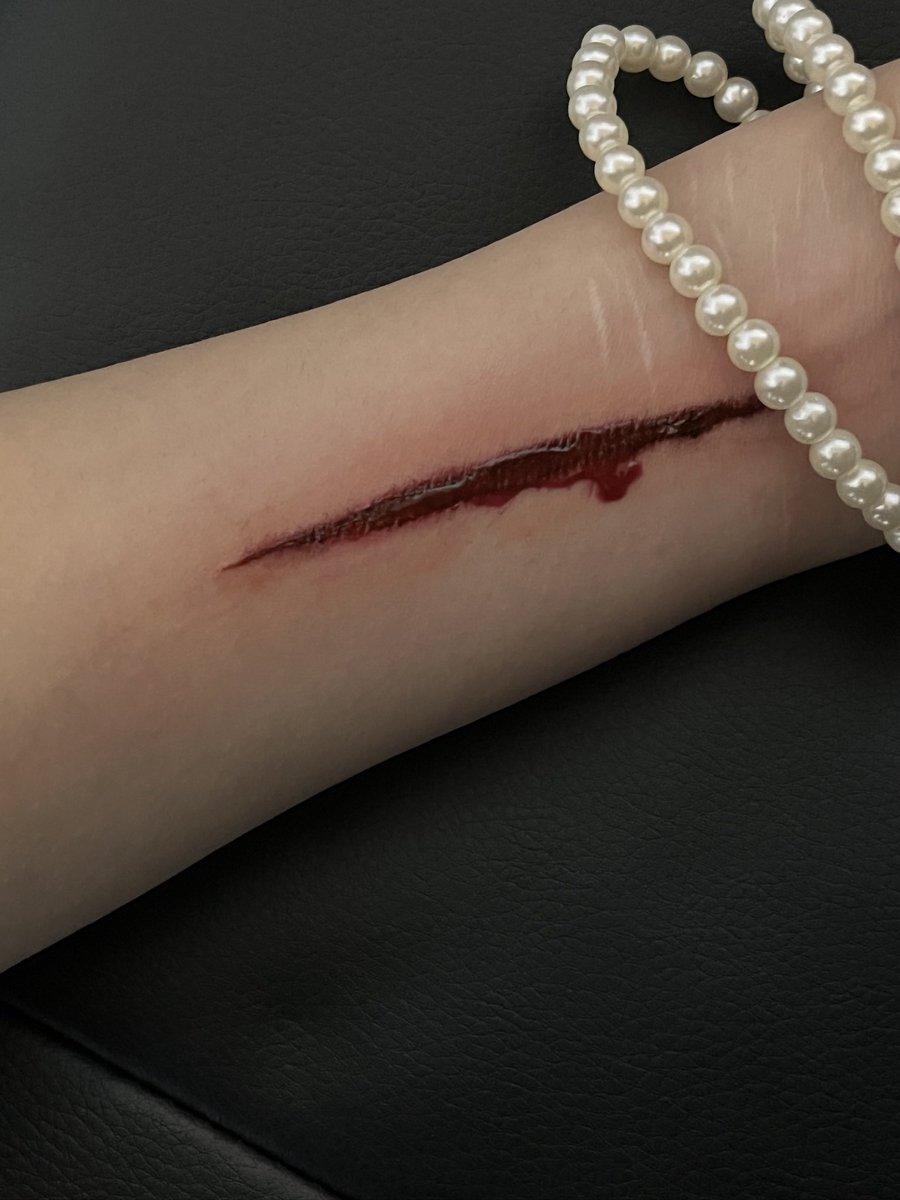 gojowk's tweet photo. sirbe para manipular a alguien o ne #sfxmakeup https://t.co/PPZPLMaSRf