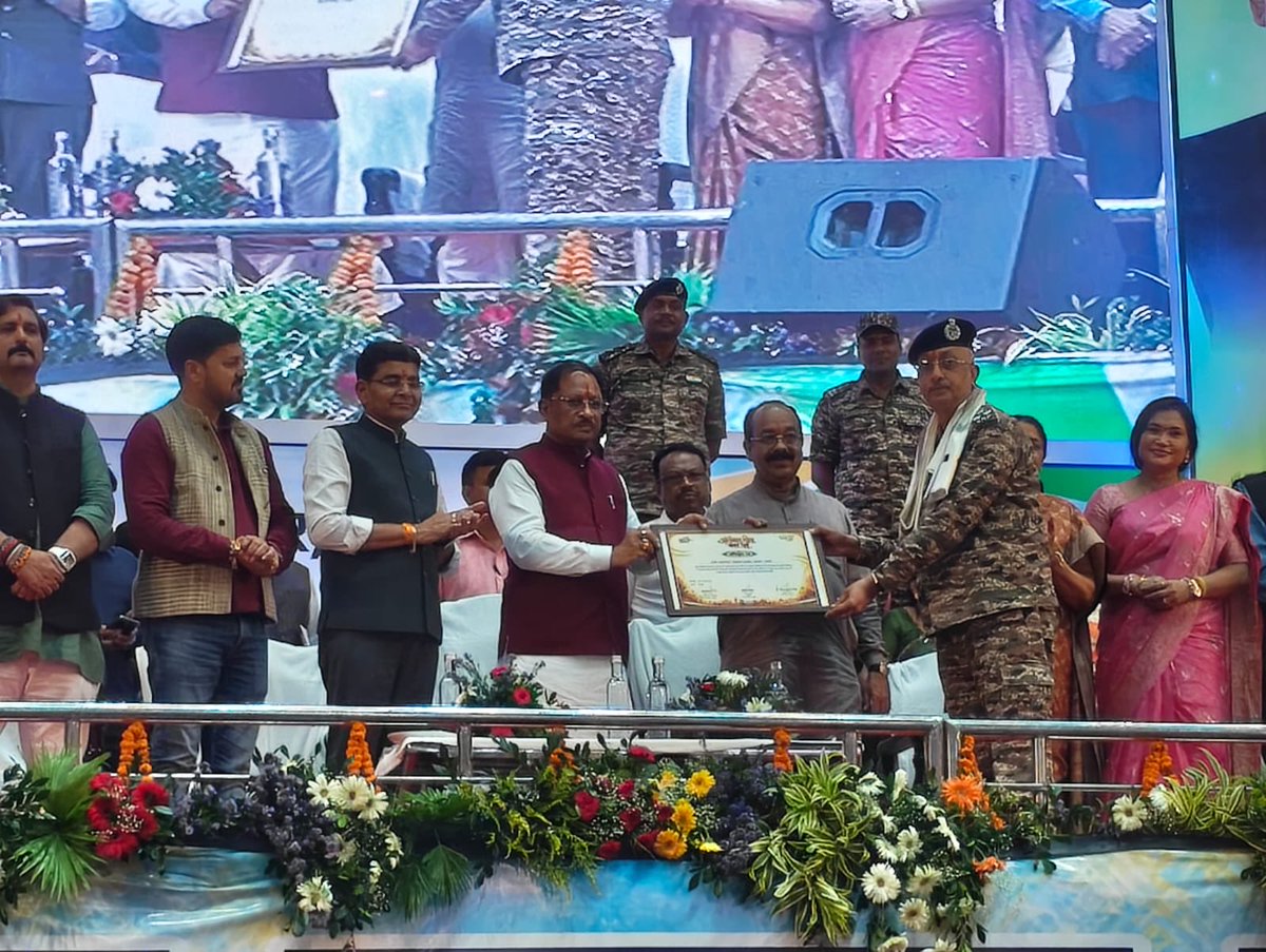 CTGSECTORCRPF's tweet photo. *Honouring Bravery & Dedicated Service to the Nation!*

On 25/09/2026, “Veer Gaatha Samman Samaroh” was organised by the State Government at Balbir Singh Juneja Indoor Stadium, Raipur. Hon’ble Chief Minister of Chhattisgarh distributed "Abhinandan Patra" to 51 CRPF Officers, SOs and Jawans for their bravery and service to the Nation. A cultural programme was also organised with patriotic themes.

#CRPF #NationFirst #WelfareFirst @gpsinghips@crpfindia@CentralZoneCrpf@ChhattisgarhCMO@DIGOPSBJPR@OpsKonta@OpsRangeSukma@Digpopsdwa@digopsjagdalpur@RaipurRange@80Crpf@065Bn@co211bn@commandant188@GCRAIPUR@GC_BILASPUR @201_CoBRABN @204Cobra