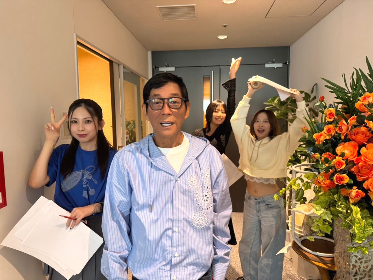 yando_staff's tweet photo. 【番組告知】
さんまが舞台の準備でバタバタ。弓桁はLINEの即レスが恥ずかしい？榎田選手がさんまの○○になりたい。久々の小田のモノマネとさんまとのハモリ。
 #yando #明石家さんま #村上ショージ #櫻井梨央 #弓桁朱琴 #小田さくら #morningmusume26 #ハロプロ  #ヤンタン #ヤン土 https://t.co/zlvz4KuFsu