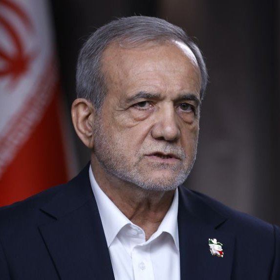 Iran_Army_Stan's tweet photo. 🇮🇷 NEW: Pezeshkian says, "We did not choose war. The war was imposed on us."  

"We do not seek war." https://t.co/MZadUGCGMw