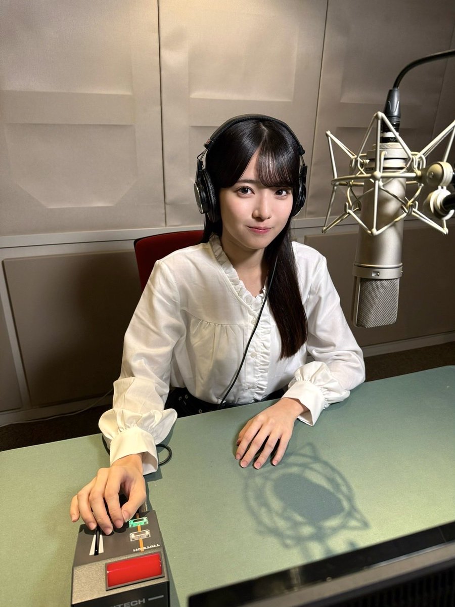 nogizaka46's tweet photo. 本日9月26日(土)12:00から、Lemino「#乃木坂MLB学園 集中講座「先生！メジャーリーグって何ですか？」」が配信📣

2時間⽬は、MLB【野⼿編】です！⚾️
前回に引き続き、みつきもナレーション頑張ってます🎧

#MLBonSPOTV
#黒見明香 
#瀬戸口心月 
#長嶋凛桜 
#弓木奈於
#乃木坂46

https://t.co/2tm2hYChOy