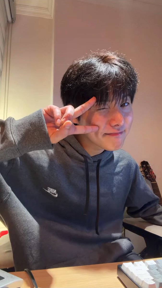 chabjoOo's tweet photo. 아이폰18프로 글레이셔 예쁘긴한데
진용훈한텐 밀리네 https://t.co/xriaQ0DihA