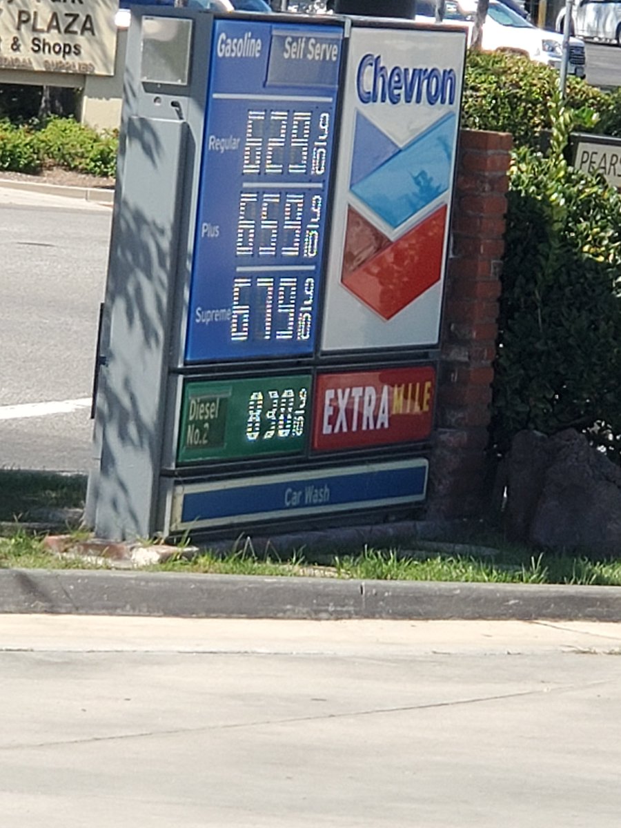 cb7580's tweet photo. @SteveHiltonx $3.00 gas!! Yes, please!!! This is what we paid today in Ventura County. Insane!! 😡😠🤬

.@GavinNewsom is the WORST. GOVERNOR. EVER!!!! 😡😠🤬 https://t.co/PjVyVbkcMz