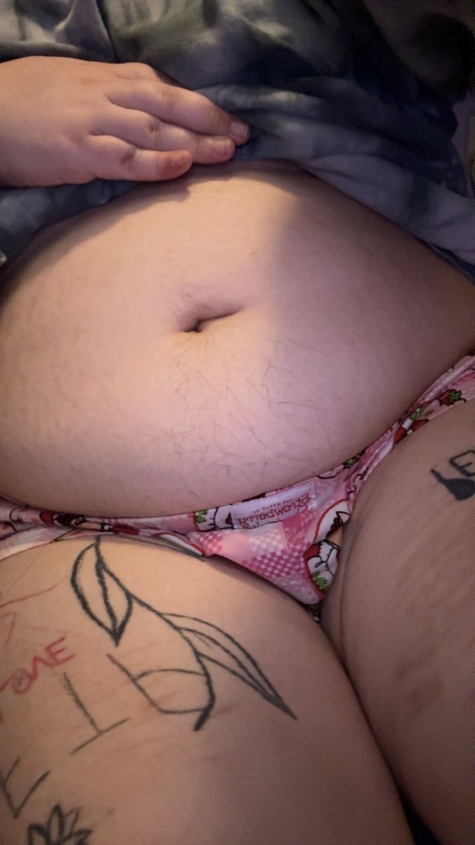 fattyegf's tweet photo. fat tummy. no filters :3 https://t.co/o1HPbeNLzb