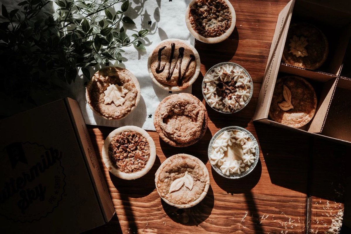 MarleenHowex's tweet photo. My snack stash is for sharing!  Crunchy rice crackers + chewy dried mango = the perfect pick-me-up for your busy day. Tag a friend who needs a little treat! #SnackShare https://t.co/ejd4xFYMLH